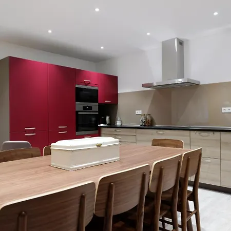 Les Du Cygne Apartment