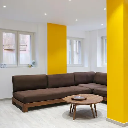 Les Du Cygne Apartment