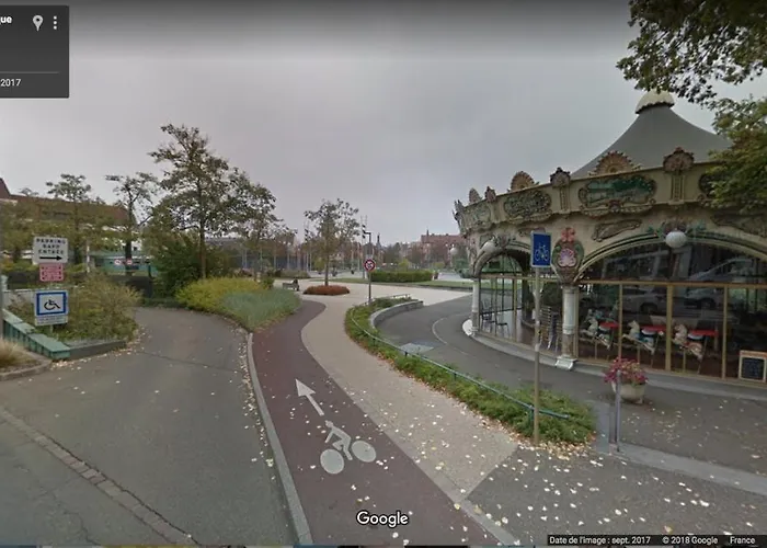 Les Du Cygne Apartment